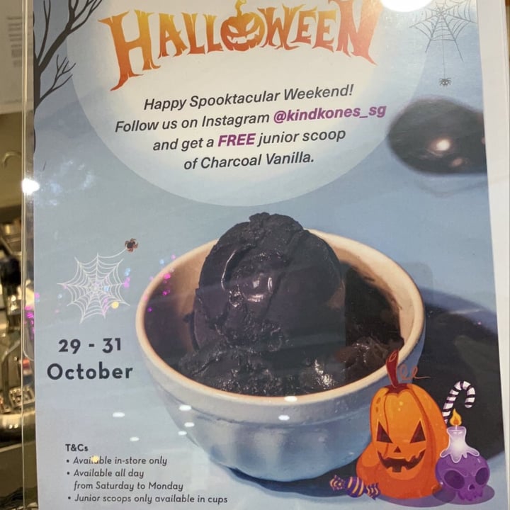 review photo of Kind Kones Charcoal Vanilla Ice Cream shared by @fulfilling on 31 Oct 2022 - review