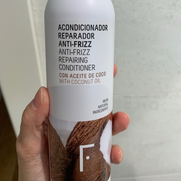 review photo of Freshly Cosmetics Acondicionador de coco shared by @marisaenelmundo on 10 Nov 2020 - review