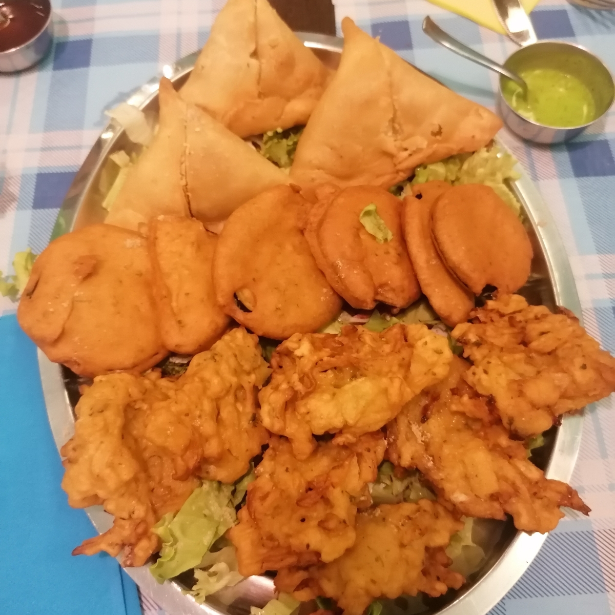 Papadumus con salsina alla menta at Pooja, Modena - Vegan Dish Reviews \u0026  Ratings | abillion, image size:1200x1200