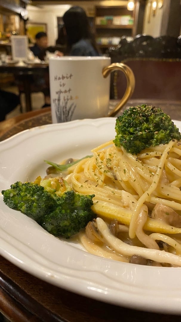 photo of Bluesomeone's Vegan Cafe 瑪登布魯 Spinach Cashew Pasta shared by @vegantow on  15 Dec 2019 - review