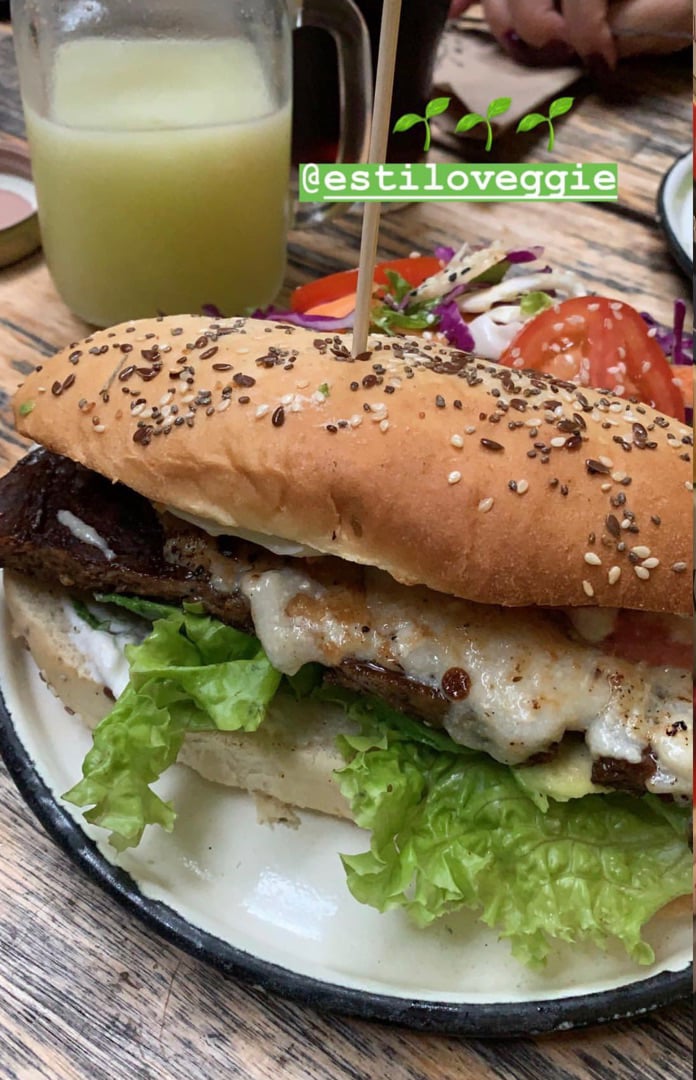 photo of Estilo Veggie Lomito completo shared by @argentinaenberlin on  07 Jul 2019 - review