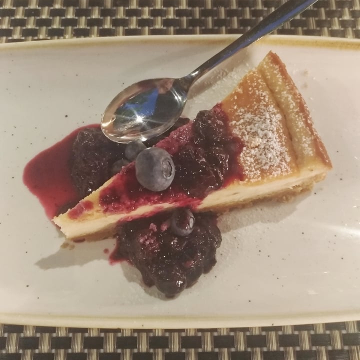 photo of L'OV Osteria Vegetariana Cheesecake ai frutti di bosco shared by @lapaola on  26 Jun 2022 - review