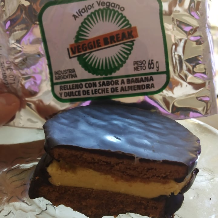 photo of Veggie Break Alfajor Vegano Relleno con sabor a Banana Y Dulce de Almendra shared by @easyvgan on  24 Sep 2021 - review