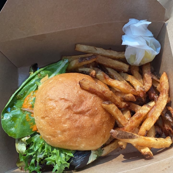 review photo of Wayward Sandwiches falafel burger shared by @akuaswift on 14 Aug 2021 - review