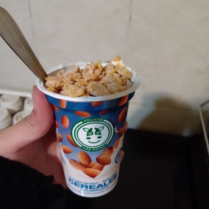 photo of Felices Las Vacas Yogurt de Almendras con Cereales shared by @hilen on  24 Jul 2021 - review