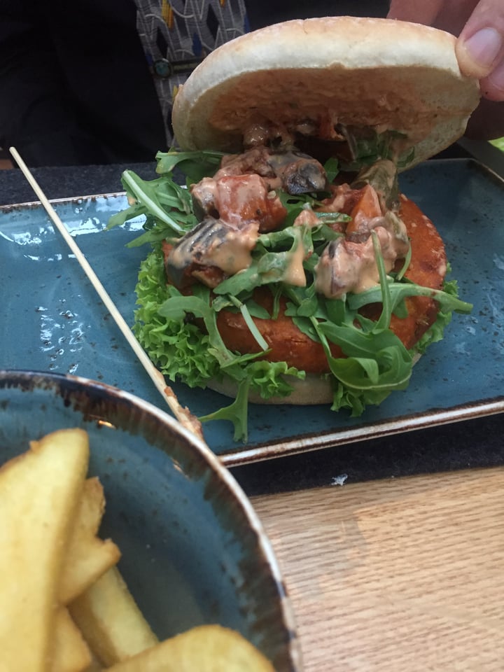photo of Hans Im Glück German Burgergrill Kutscher - Spicy Patty with grilled vegetable tartare & rocket leaves shared by @georgejacobs on  15 Dec 2017 - review