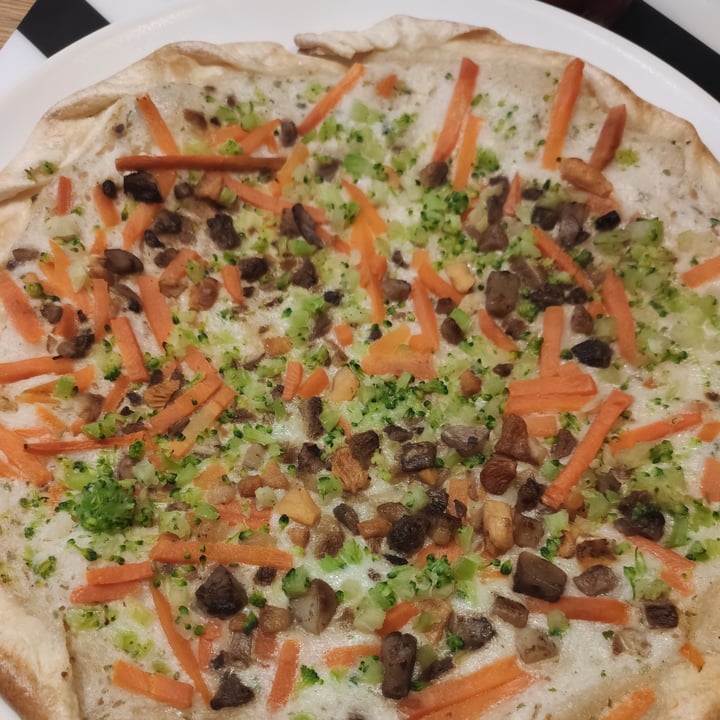 photo of Maître Pierre Cuisiner Flammkuchen vegan! „Gemüse Delight“ shared by @gandalfra on  30 May 2022 - review