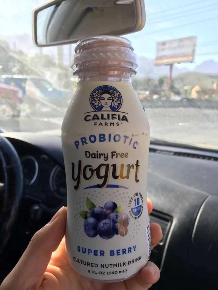 photo of Califia Farms Probiotic Dairy Free Yogurt Drink Super Berry shared by @ximenamachete on  29 Jan 2020 - review