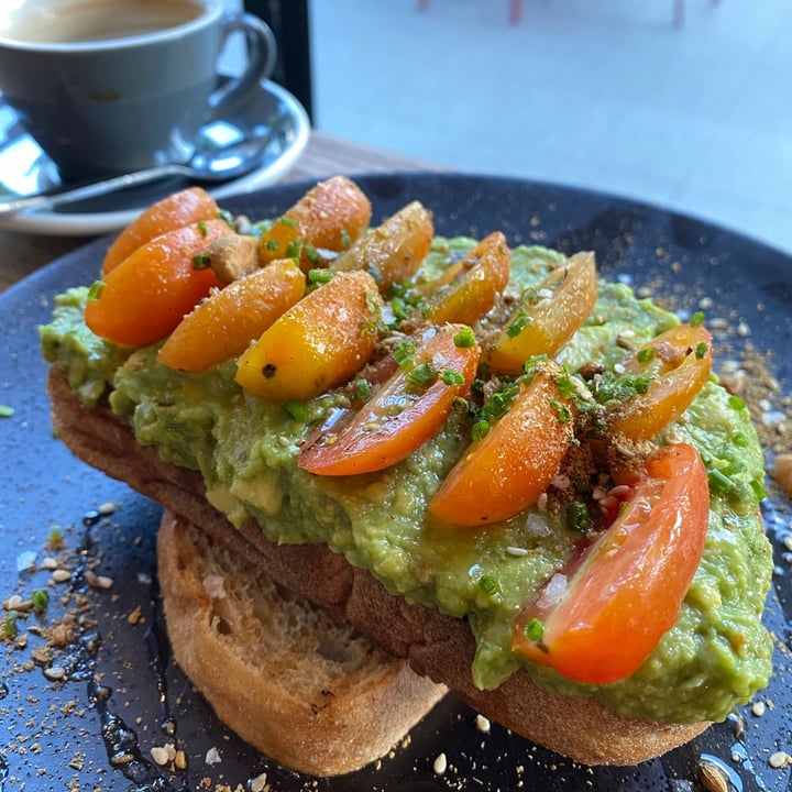 review photo of Wakey Wakey Vegan Smashed Avocado shared by @willystyleee on 07 May 2021 - review