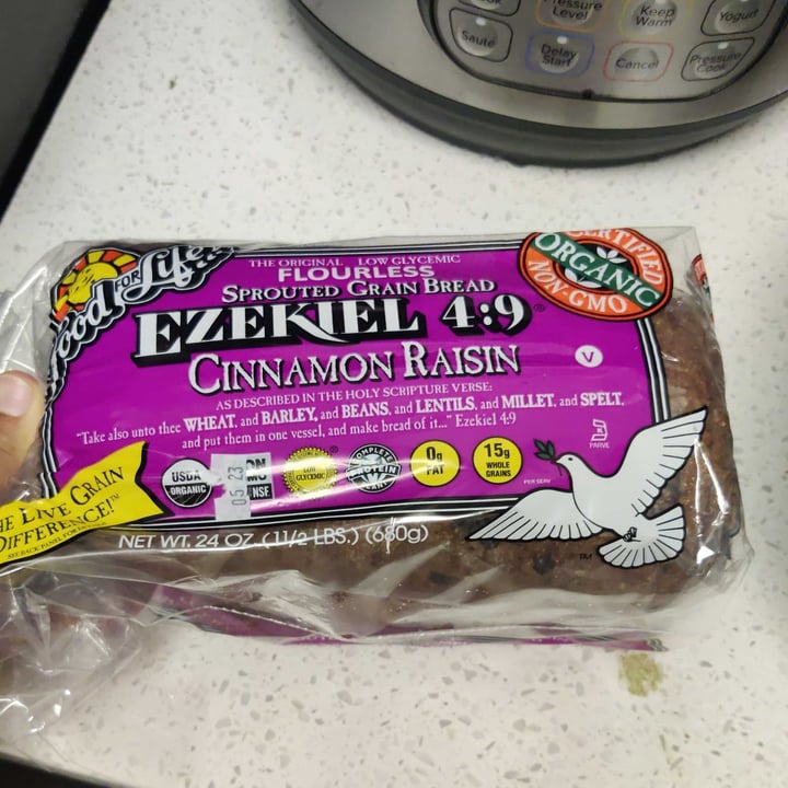 photo of Ezekiel bread Ezekiel Bread Cinnamon Raisin shared by @dobime on  13 May 2022 - review