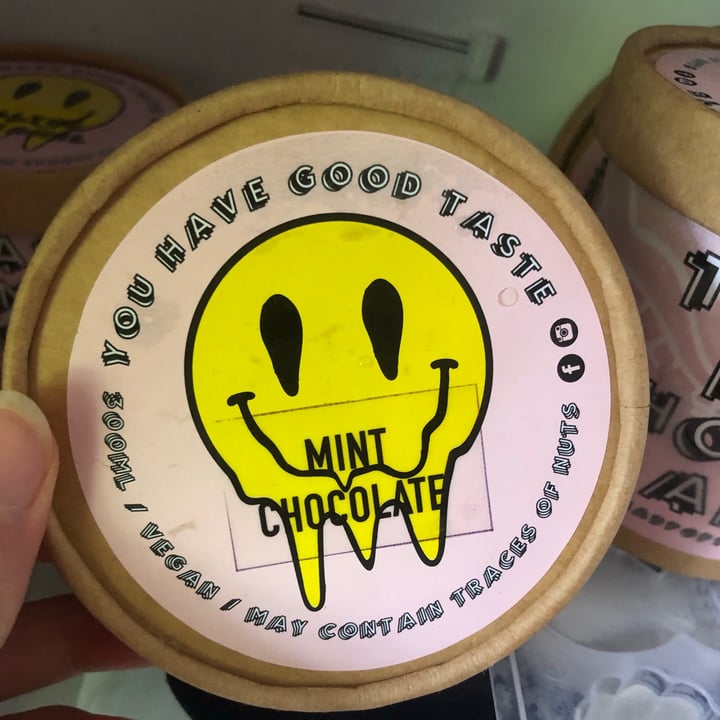 review photo of Mad Pops Bali Mint chocolate chip shared by @cosmoskajsavegan on 07 Jul 2021 - review