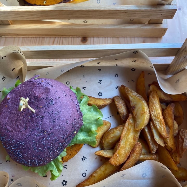review photo of Flower Burger Cheese cecio shared by @martinatenca on 24 Mar 2022 - review