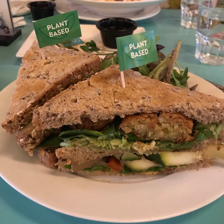 photo of CLOSED - Privé Asian Civilisations Museum Multigrain Club Wrap shared by @silvernitro on  05 Sep 2020 - review
