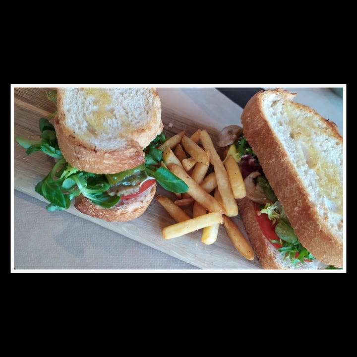 review photo of Cafetería "Café Iliada" Sándwich Vegano. shared by @naiaranay2 on 10 Jun 2021 - review