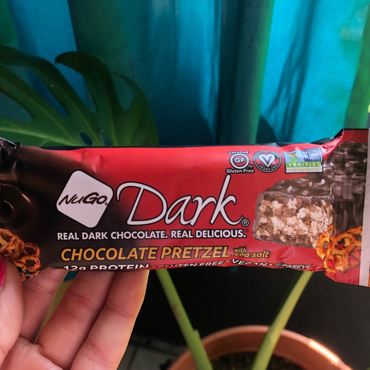 NuGo NuGo Dark Chocolate Pretzel Reviews abillion
