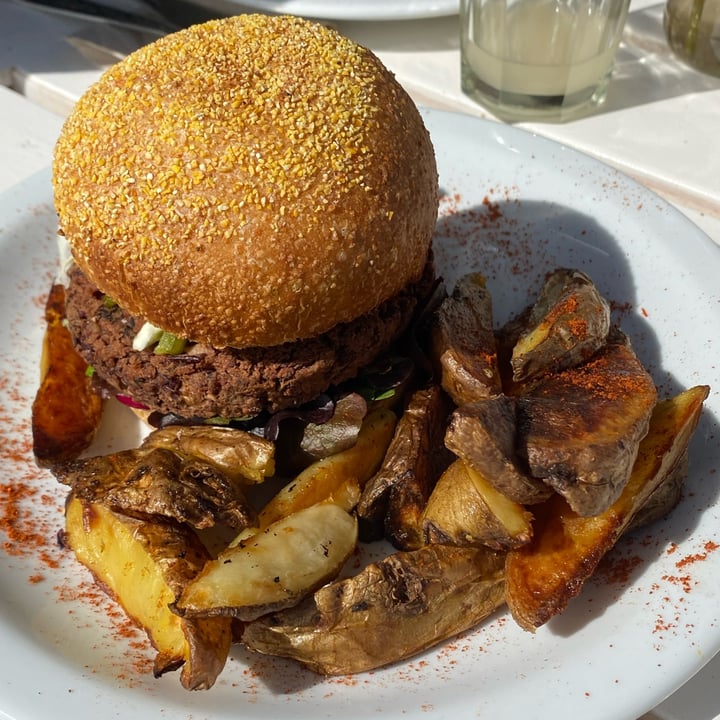 photo of Pura Restoran Hamburguesa de Hongos y Porotos shared by @victorialopez on  31 Aug 2022 - review