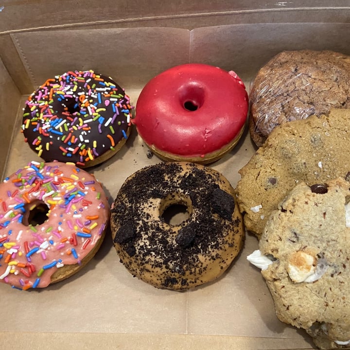 photo of Rainbow Bakery Homer Donut shared by @jinit on  07 Mar 2021 - review