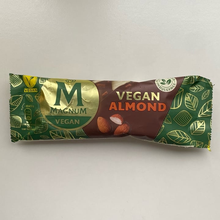 photo of Magnum Magnum Vegan Almond shared by @tsarinaveg on  05 Nov 2022 - review