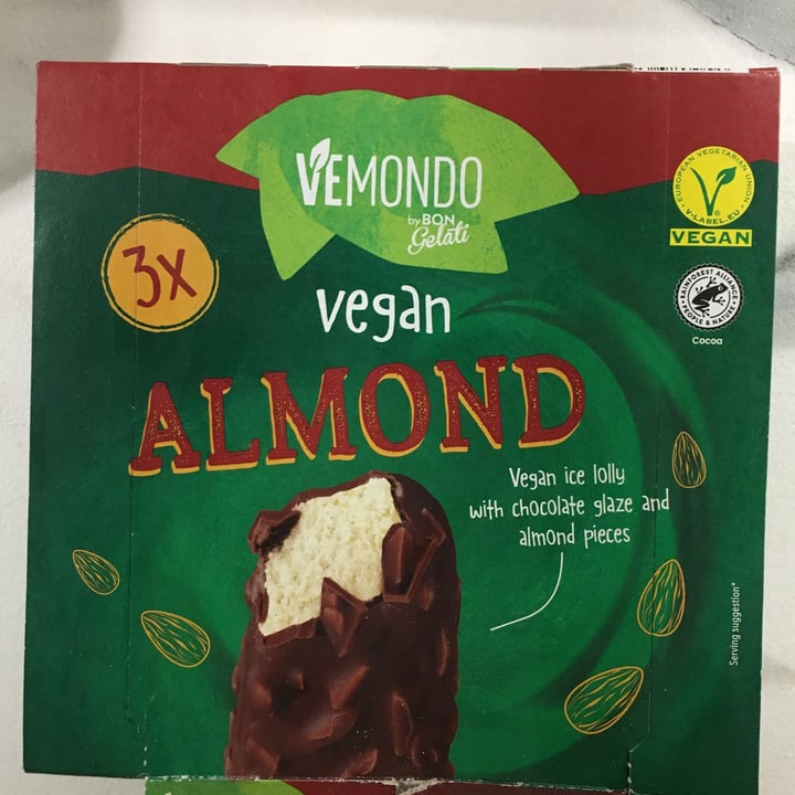photo of Vemondo  Vegan almond Ice cream shared by @lucciola on  26 Aug 2022 - review