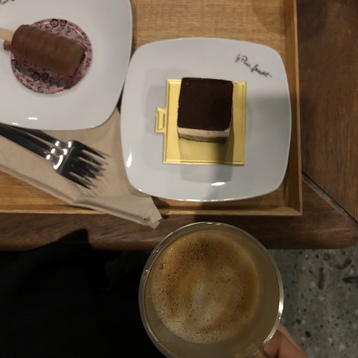 review photo of 7T House Chocolate Cake Lollipop shared by @jumsm on 22 Jan 2022 - review