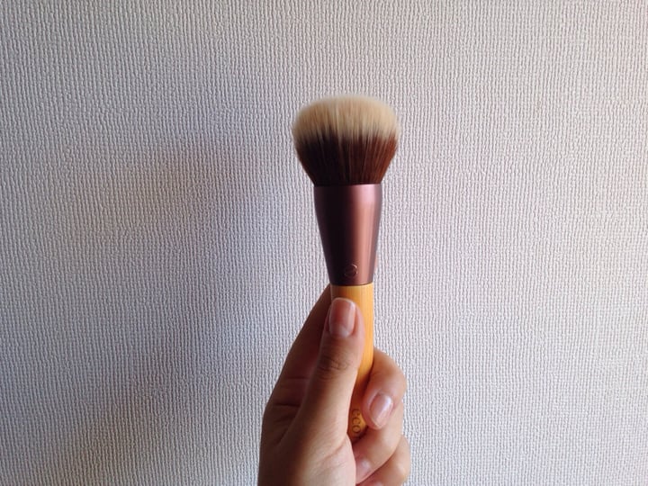 review photo of EcoTools Blending & Bronzing Brush shared by @brvjave on 19 Feb 2020 - review
