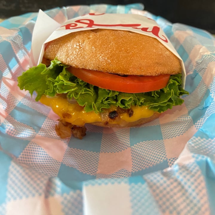photo of Monty's Good Burger Single Burger shared by @groovyjunebug on  19 Jul 2021 - review
