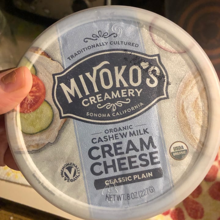 photo of Miyoko's Creamery Cashew Milk Cream Cheese shared by @kenms on  26 Mar 2022 - review