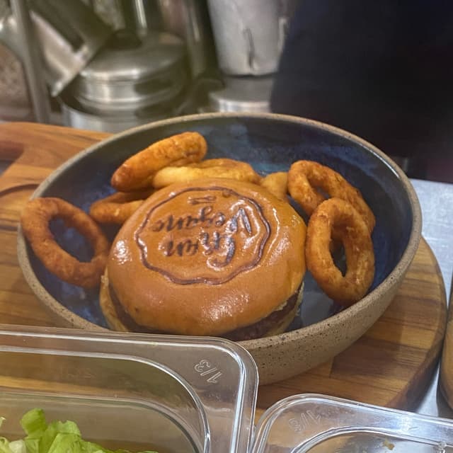 Foto del piatto “Cheddar supreme com onion rings”