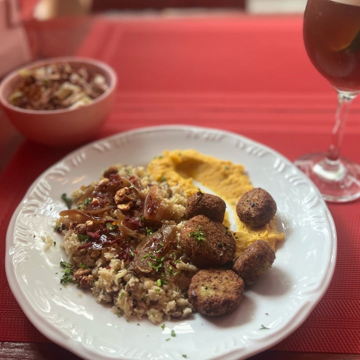 review photo of Clementinas Healthy Food Falafel & cia shared by @carmensylvia on 12 Sep 2022 - review
