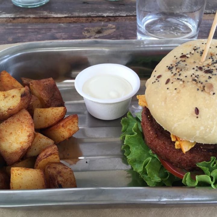 review photo of BuenaVida 100% Vegan Beyond Meat Burger shared by @elenimacbean on 02 May 2021 - review
