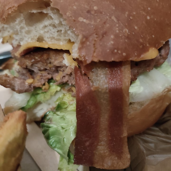 photo of Hank Burger La Vie Vegan Bacon shared by @nellych on  17 Mar 2022 - review