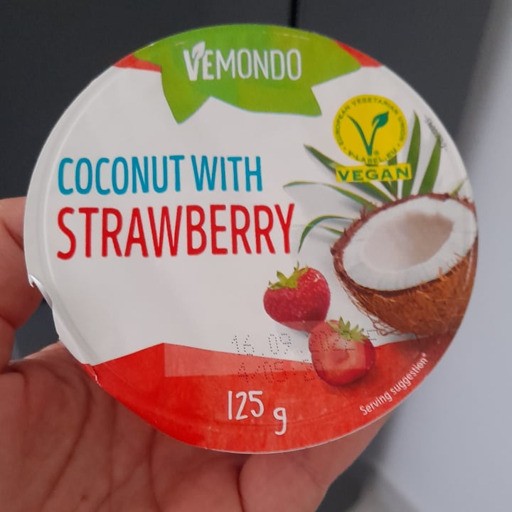 photo of Vemondo  Absolutely Coconut Pineapple Yogurt shared by @margaridaferreira on  03 Sep 2022 - review