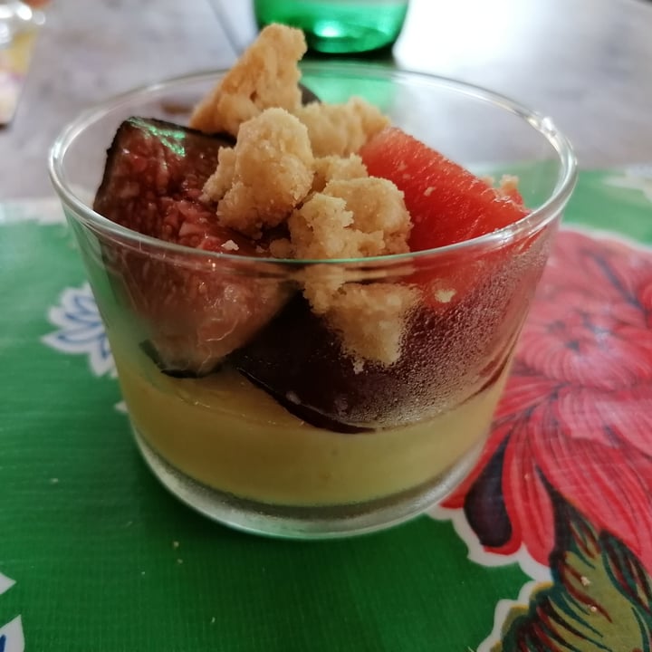 photo of Pitagora Locanda Vegana crema allo zafferano, Frutta, Crumble shared by @valecana on  28 Aug 2022 - review