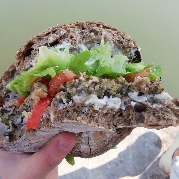 photo of Veganda Mushroom Burger shared by @4ngie on  28 Mar 2022 - review