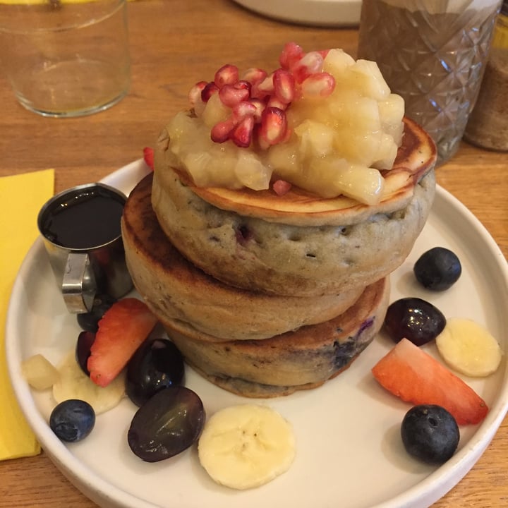 review photo of Sunny Side Up Vegan Blueberry Pancakes shared by @maddalenafranzini on 15 Nov 2022 - review