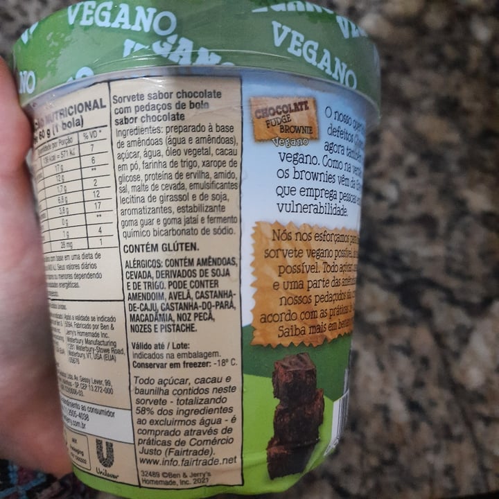 photo of Ben & Jerry's Chocolate Fudge Brownie Vegano shared by @veganapoesia on  12 Feb 2022 - review