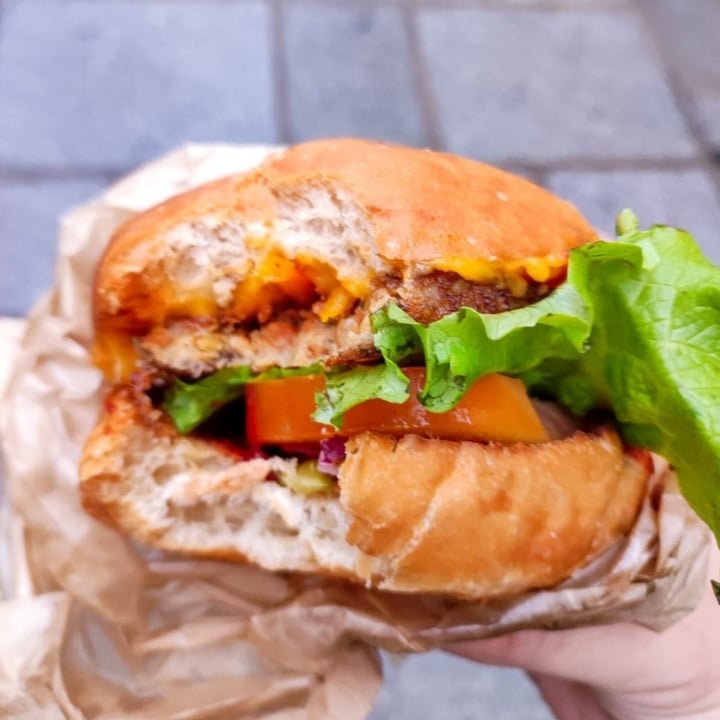 photo of Hank Burger Burger shared by @azzulan on  11 Mar 2022 - review