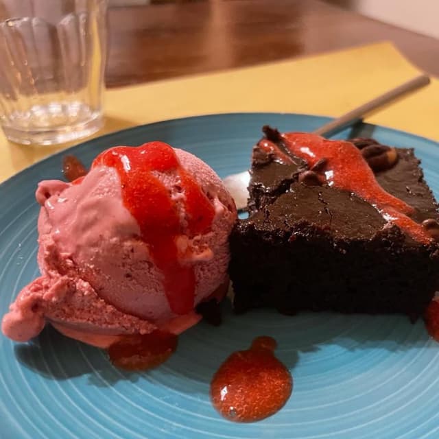 Photo of the dish “Brownies con semifreddo alla fragola e frutti di bosco”