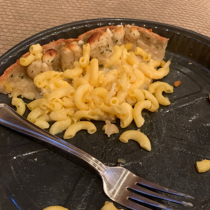 photo of Pasquale's Pizzeria III Freakin’ Vegan Mac N Cheese Vegan Pie shared by @comfypiggy on  30 Jun 2020 - review