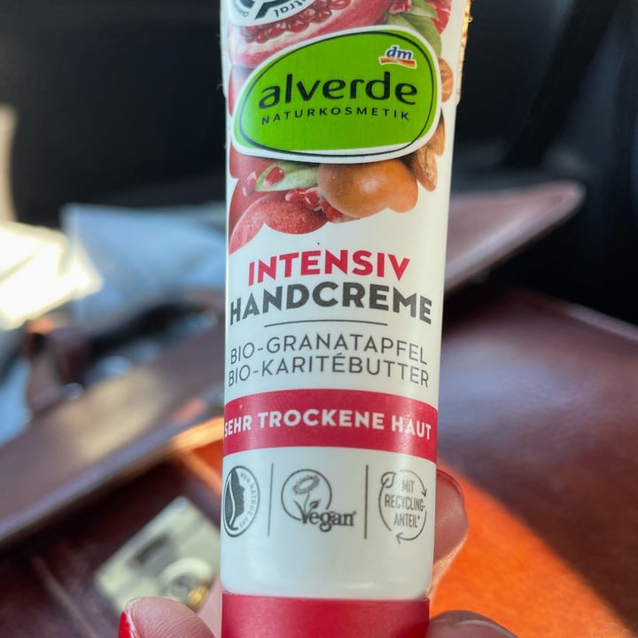review photo of Alverde Naturkosmetik Intensiv Handcreme Bio-Granatapfel & Bio-Karitébutter shared by @lullast on 30 Apr 2022 - review