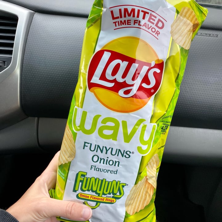 Lay's Wavy Funyuns Onion flavored chips Review abillion