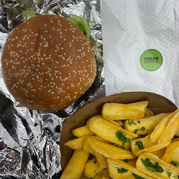 photo of We Can Veg It Vegan Power shared by @giovana24 on  18 Jun 2022 - review
