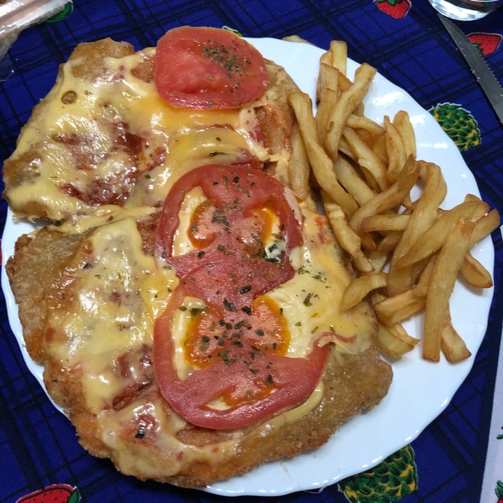 photo of Dolce Vita Milanesa napolitana con papas fritas shared by @papry on  09 Oct 2020 - review