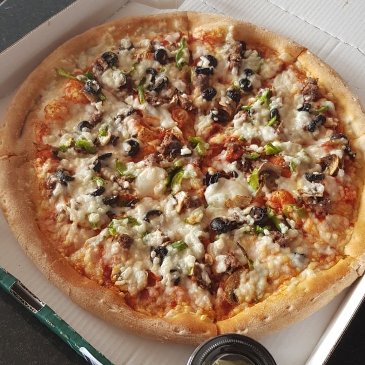 review photo of Papa John's The Vegan Royal shared by @ifloresm on 15 Aug 2020 - review