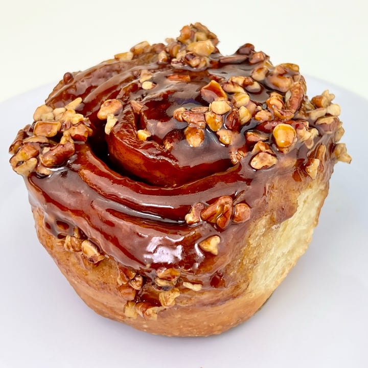 photo of Shoofly Vegan Bakery and Cafe Sticky Bun shared by @pdxveg on  03 Nov 2022 - review