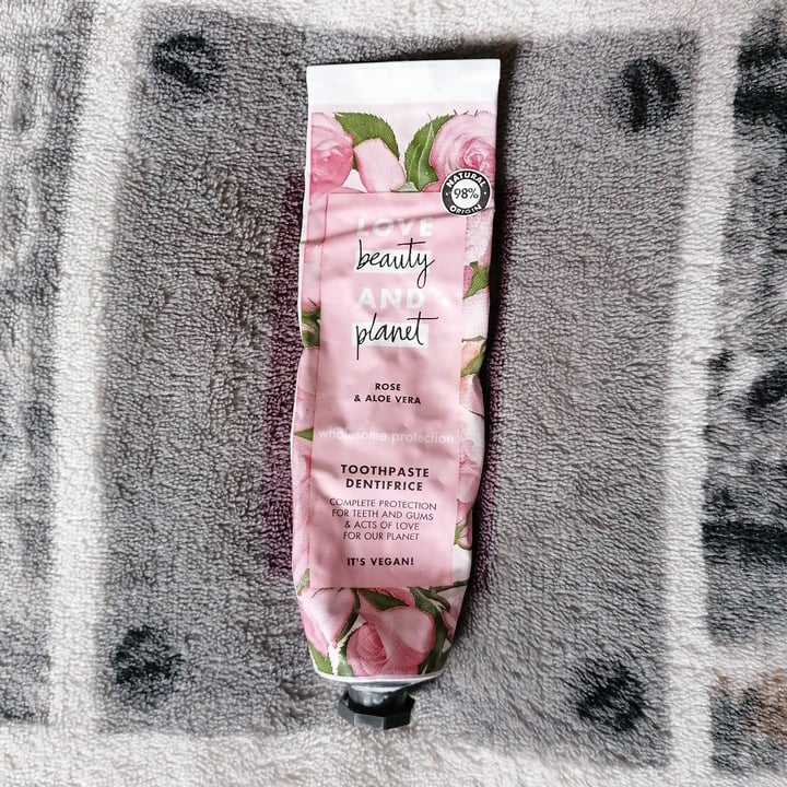 photo of Love Beauty and Planet Rose & Aloe Vera Toothpaste shared by @elisvern on  28 Nov 2021 - review