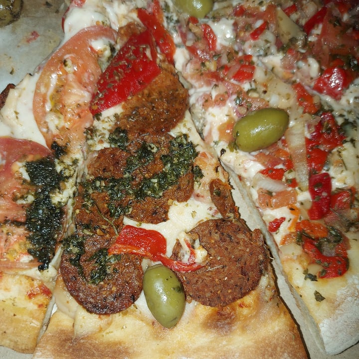 photo of Blondie Pizza Mitad Jamón Y Morrones Y Mitad Longaniza Vegana shared by @andyfurlani on  09 May 2021 - review