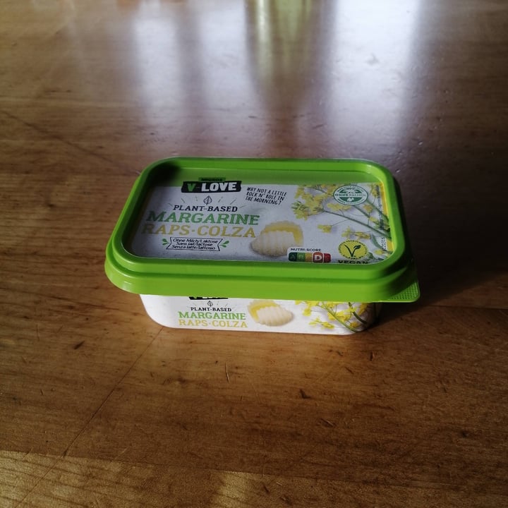photo of Migros V-Love Margarine shared by @silas-g on  15 Oct 2022 - review