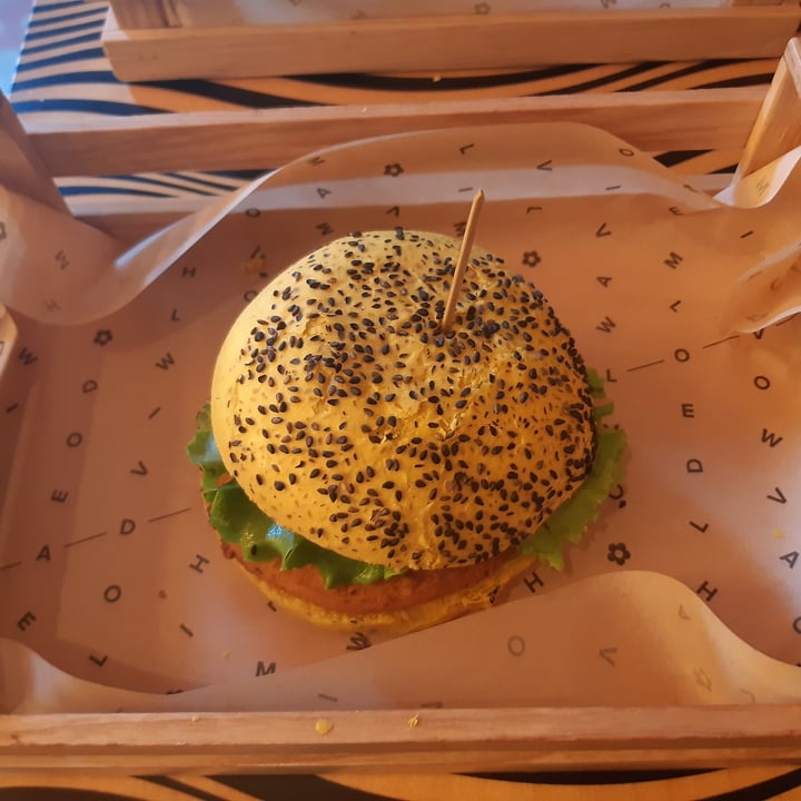 photo of Flower Burger Funky cecio shared by @ilabonvy on  21 May 2022 - review