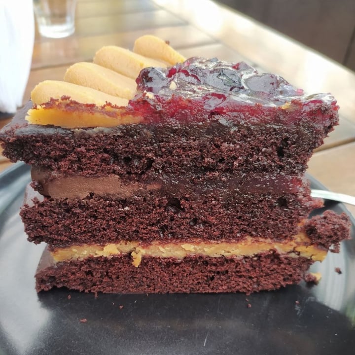 photo of Charola Torta De Chocolate, Pasta De Mani Y Frutos Rojos shared by @krkn on  23 Jun 2022 - review